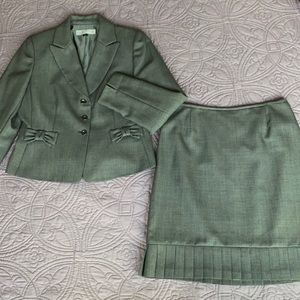 Tahari Petites by Arthur S Levine